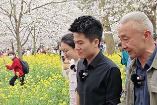 电讯报：拜仁希望夏窗补防守中场，准备加大力度签阿马杜-奥纳纳